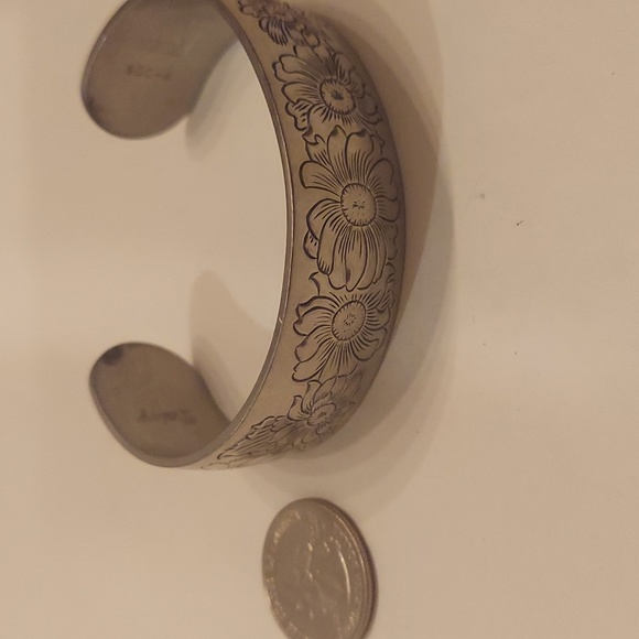 Kirk Pewter Daisy Vintage Cuff Bracelet Signed and Titled "Daisy" - Picture 7 of 7